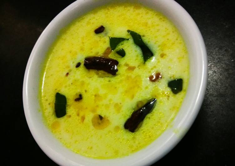 Master The Art Of Tadka Curd Curry