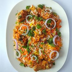 A picture of Hyderbadi Chicken Biryani.