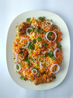A picture of Hyderbadi Chicken Biryani.