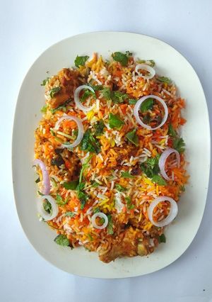 A picture of Hyderbadi Chicken Biryani.