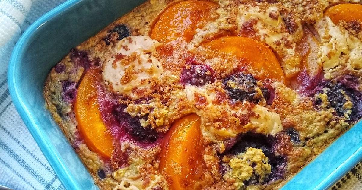 Peanut Butter, Peach & Berry Baked Oats Recipe by Natalie Marten Cookpad