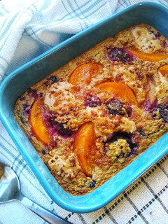 A picture of Peanut Butter, Peach & Berry Baked Oats.