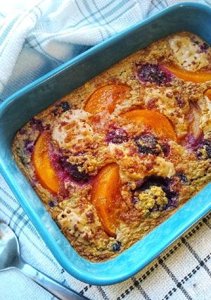A picture of Peanut Butter, Peach & Berry Baked Oats.