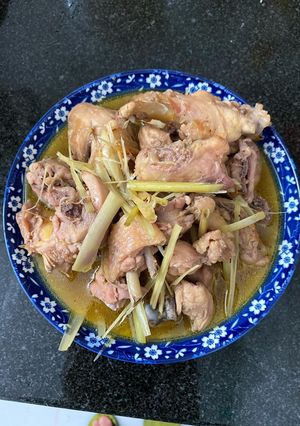 Hình của món Gà kho sả.