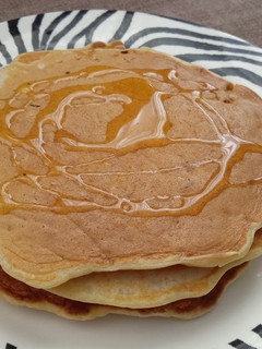 Una foto de Panqueques de manzana y canela