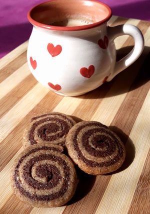 IR-barát Chocolate snail cookies (cukormentes csiga keksz mandulaliszttel) recept fotója