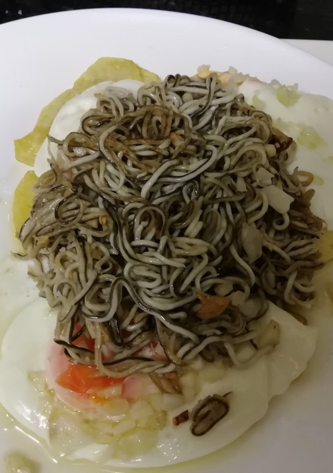 Una foto de Gulas con huevo