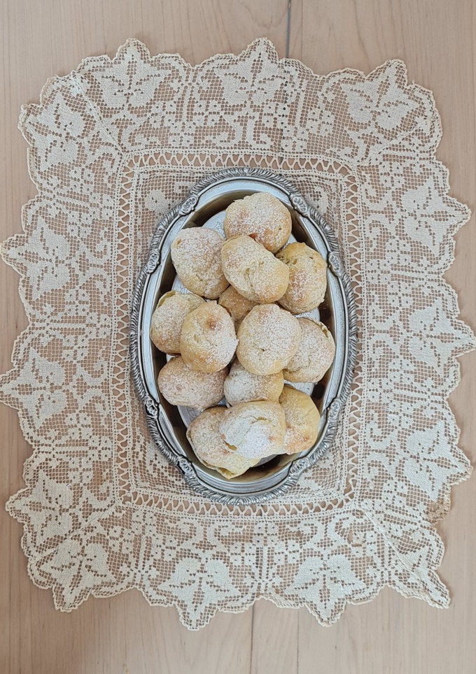 Una foto de Buñuelos Choux rellenos de dulce de leche 💣 Profiteroles de dulce de leche