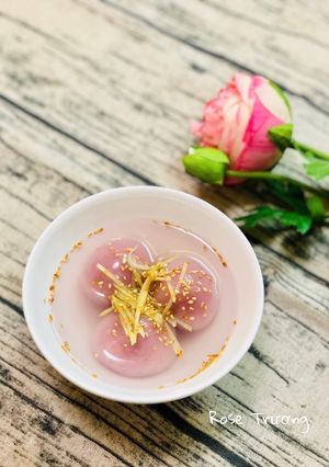 Hình của món Chè Trôi Nước Lá Cẩm.