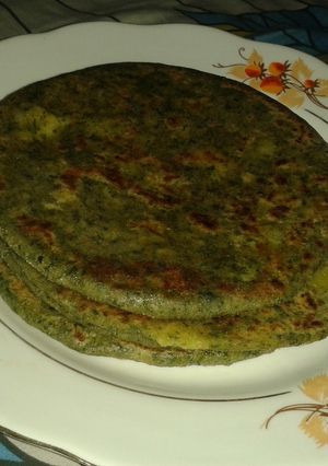 A picture of Palak dal ka paratha.