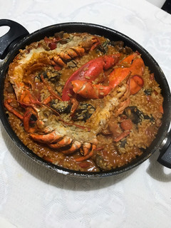 Una foto de Arroz con bogavante y percebes