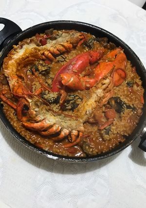 Una foto de Arroz con bogavante y percebes