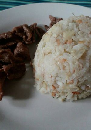Una foto de Arroz con alcachofa y jamón