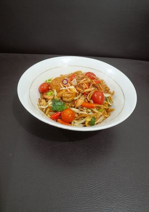 Foto resep Mie Goreng Udang Bakso Homemade ala Jesslyn Orlane 🍜🔥