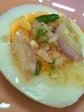 ไข่ต้มราดน้ำยำ