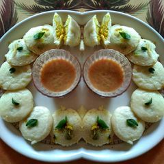 A picture of Stuffed idli.