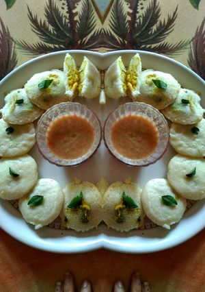 A picture of Stuffed idli.