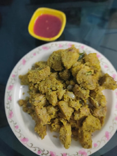 દૂધી ના મુઠીયા (Dudhi Muthiya Recipe In Gujarati)સ રેસીપી મુખ્ય ફોટો
