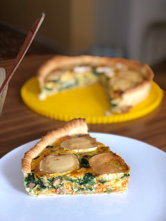 Una foto de Quiche de verduras, bacon y queso de cabra