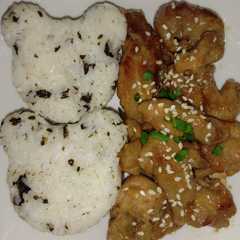 Una foto de เป็ดย่างซอสเทอริยากิข้าวปั้นคลุกสาหร่าย (Roasted Duck with Teriyaki Sauce and Seaweed Rice Balls)
