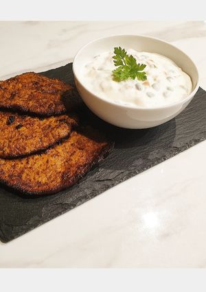 Magyaros karaj francia salátával recept fotója