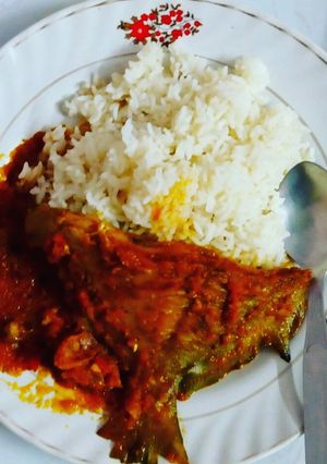A picture of Pomfretcurry rice.