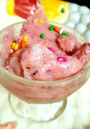 A picture of Frozen Yogurt with Fresh Fruits.