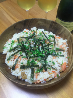 A picture of Chirashi-Sushi.