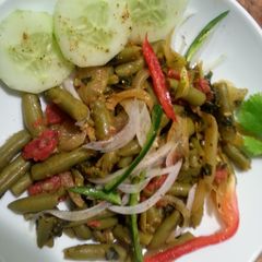A picture of Fresh Raw Vegetable Salad.