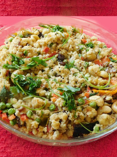 காய் கறி ரவை உப்புமா(vegetable rava upma recipe in tamil) செய்முறை முக்கிய புகைப்படம்