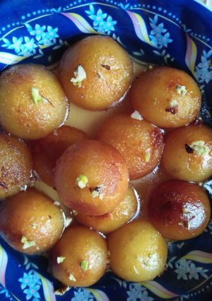 A picture of Gulab jaman.