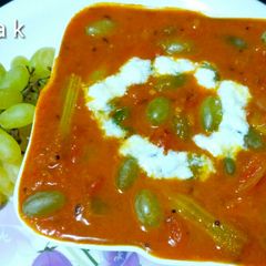 A picture of Grapes drumsticks curry.