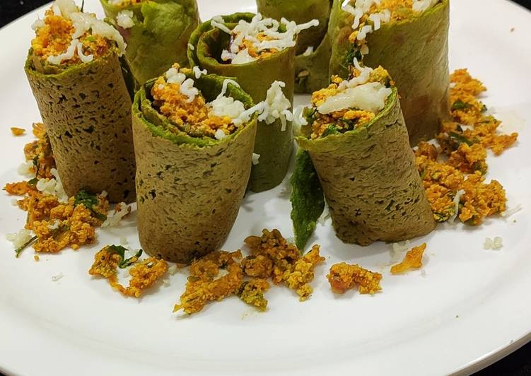 Chilli paneer stuffed spinach wrap