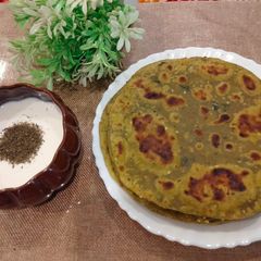 A picture of Healthy breakfast - Moringa powder paratha with lahsuni raita.