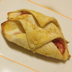 A picture of Cannelloni di pane alla caprese.