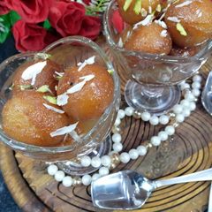 A picture of Gulab jaman.