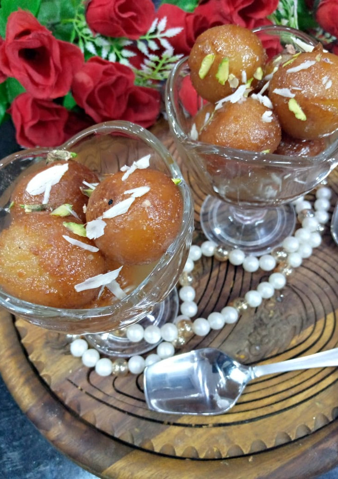 A picture of Gulab jaman.