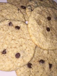 Una foto de Galletitas de avena y chips veganas