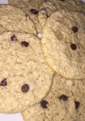 Una foto de Galletitas de avena y chips veganas
