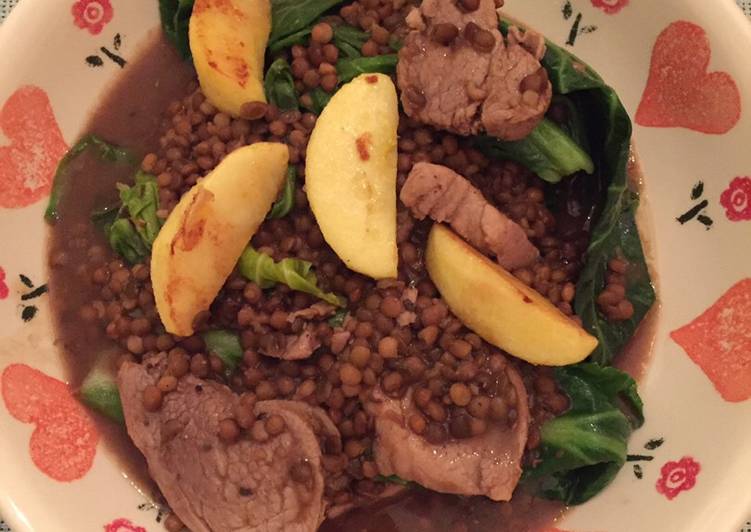 Balsamic Pork with apple and lentils