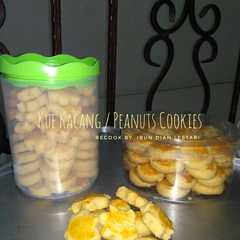 A picture of Kue Kacang / Peanut Cookies.