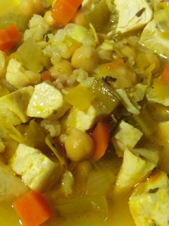 Una foto de Guisado de pollo y garbanzos