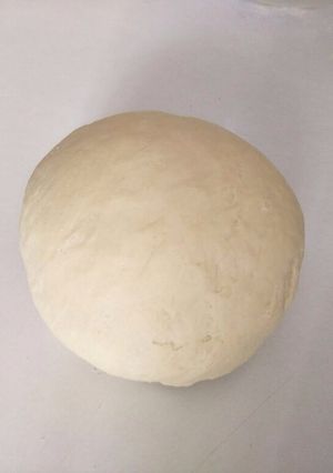 A picture of Pizza dough.