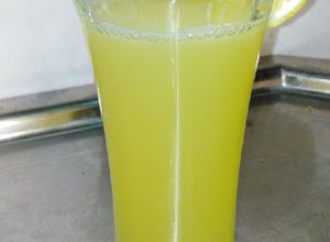 صورة لوصفة ليموناضة طبيعية