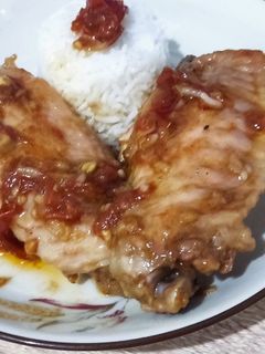 Una foto de Alas de pavo en salsa