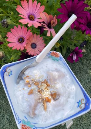 A picture of Taro Sweet Soup (Chè Khoai Môn).