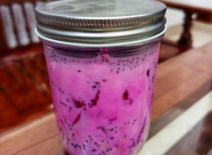 Hình của món Overnight oats - Yến mạch qua đêm với thanh long.