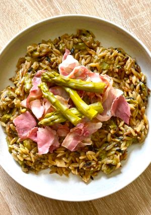 Une photo de Le bowl de risotto asperge pancetta