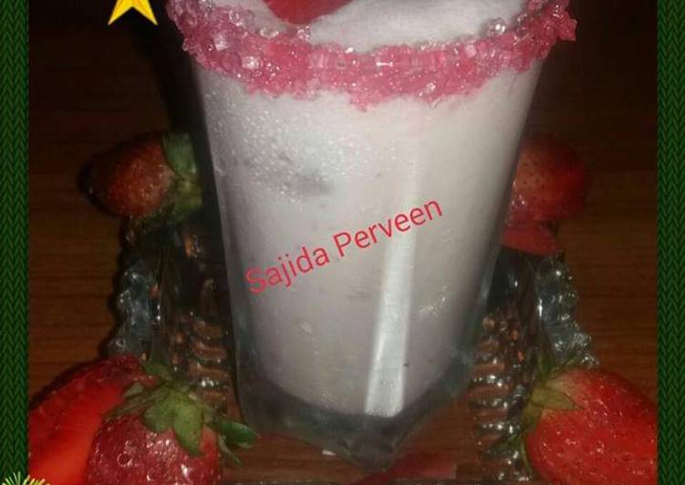 Recipe of Favorite Strawberry Lassi🍓🍺🍓 #KokabandCookpad #ramadankitiyari