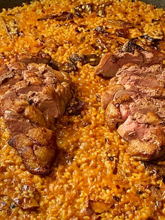 Una foto de Arroz con pato y boletus